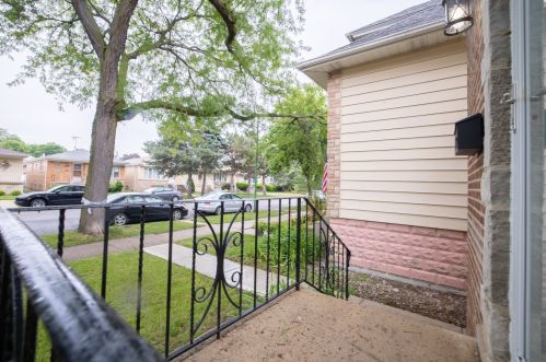 4572 Melvina Ave, Chicago IL  60630-3014 exterior