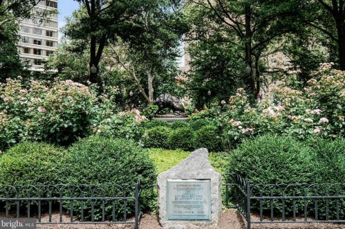 2022 Locust St, Philadelphia PA 19103-5614 exterior