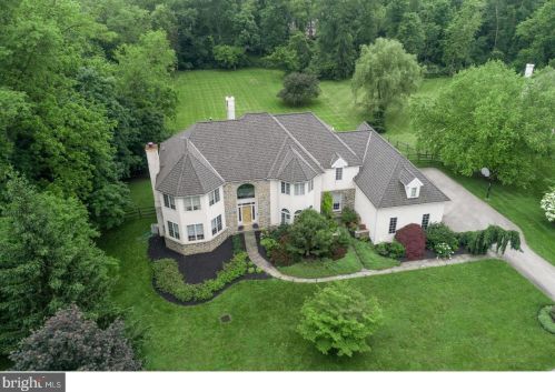 542 Newtown Rd, Berwyn PA 19312-2018 exterior