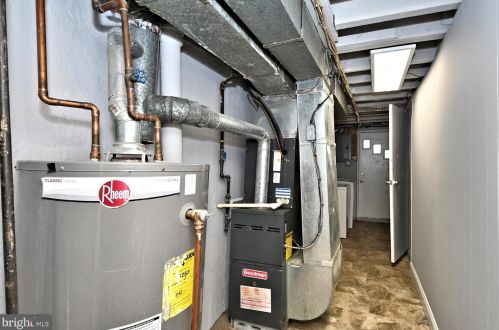 8721 Jackson St, Philadelphia PA 19145-2427 exterior