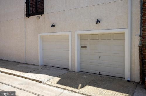 808 Fitzwater St, Philadelphia PA 19147-2808 exterior