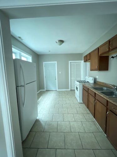 8236 Ellis Ave, Chicago IL 60619-5502 exterior