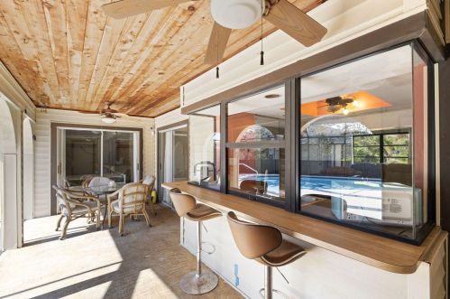 102 Whitmore Dr, Fort Pierce FL 34984-3738 exterior