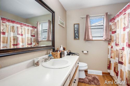 1900 Burton, Grand Rapids MI 49506-4620 exterior