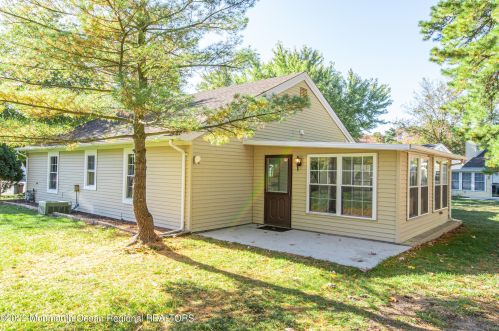 2 Cork Pl, Lacey NJ 08731-5603 exterior