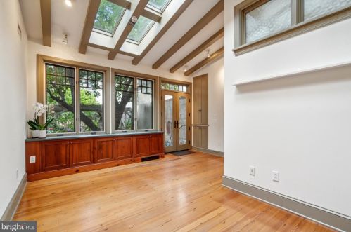 515 Delancey St, Philadelphia PA 19106-4105 exterior