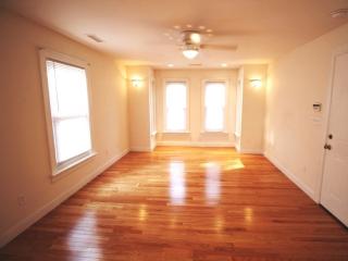 511 Center St, Wallingford CT  06492-3882 exterior