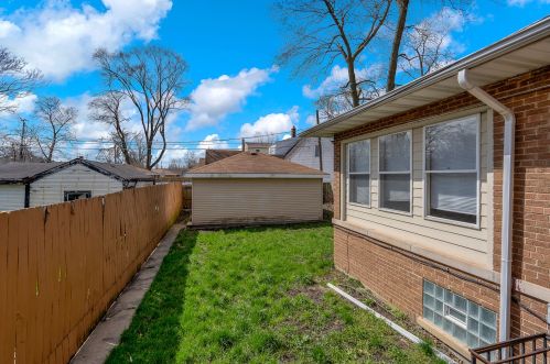 353 124 St, Chicago IL 60628-7214 exterior