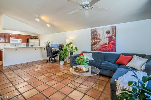 961 Dobyns Ln, Tucson, AZ 85704-3772