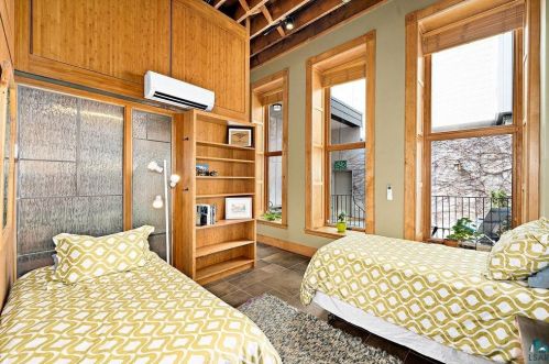 3 Superior St, Duluth MN 55804-2422 exterior