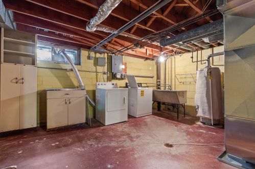 4922 Shoreland Ave, Milwaukee WI  53217-5823 exterior