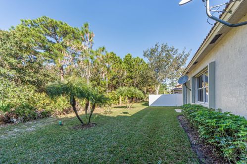 5629 Spanish Riv Rd, Fort Pierce FL 34951-2896 exterior