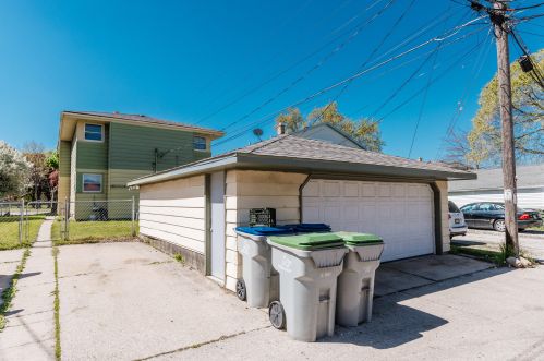 7812 Silver Spring Dr, Milwaukee WI 53218-2610 exterior