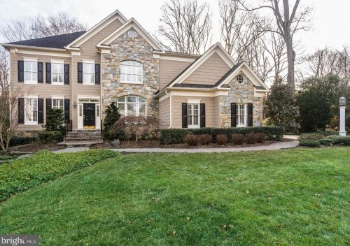 7115 Capitol View Dr, Mc Lean VA  22101-2619 exterior