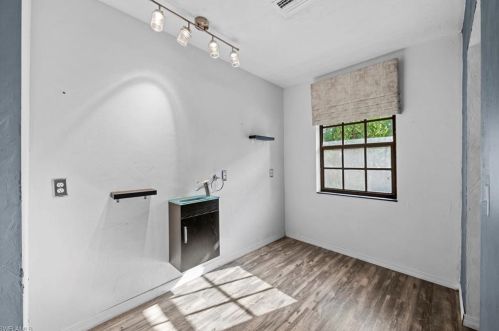 331 8 St, Naples FL 34120-0411 exterior