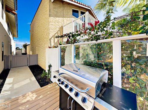 2311 Victoria Ave, Oxnard CA 93035-2969 exterior