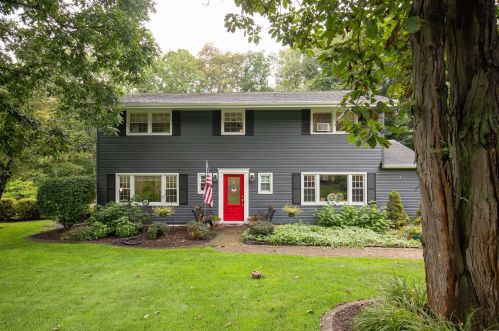 15 Manor Dr, Poughkeepsie, NY 12603-3712