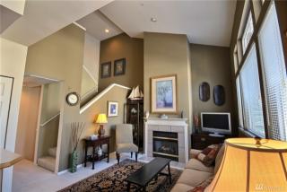 402 47th St, Seattle WA  98055-6371 exterior