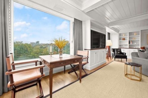 220 Boylston St, Boston MA exterior