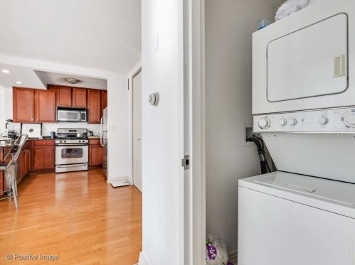 2300 Commonwealth Ave, Chicago IL  60614-3447 exterior