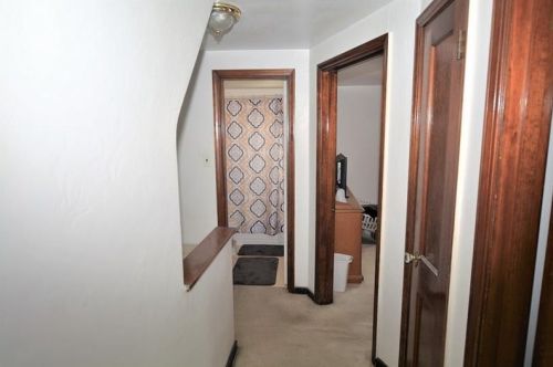 631 Mount Royal Blvd, Pittsburgh PA 15223-1053 exterior