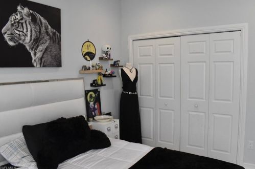 2929 10 Ave, Naples FL 34120-0051 exterior