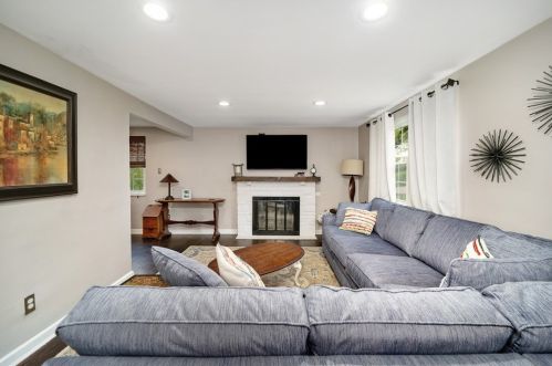 101 Harbeth Dr, Pittsburgh PA  15237-3327 exterior