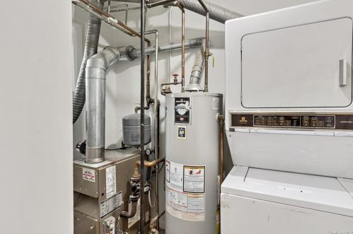 3846 Amundson Ave, Bronx NY 10466-5920 exterior