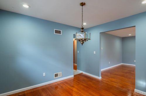 131 Bernard Ave, Edison NJ 08837-3036 exterior