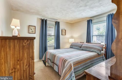 902 Lewis Ave, Rockville MD 20851-2350 exterior