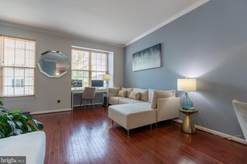 8507 Towne Manor Ct, Alexandria VA  22309-4504 exterior