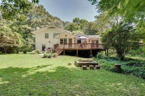 1998 Gainsborough Dr, Atlanta GA 30341-1017 exterior