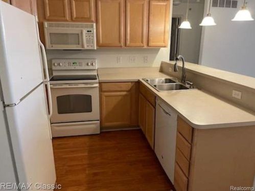 22105 Alexa Dr, Walled Lake MI  48390-5842 exterior