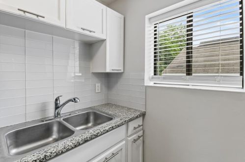 379 Elm St, Atlanta GA 30318-8501 exterior