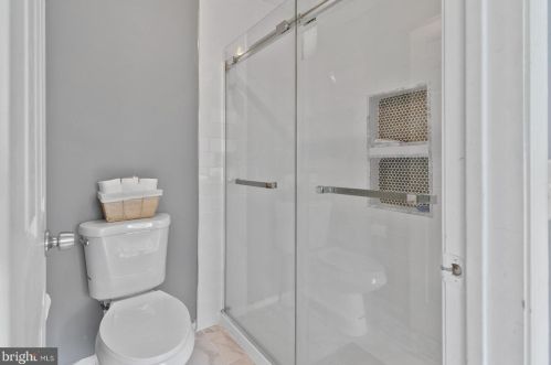 33 Bunting Brg Rd, Cookstown NJ 08511-1106 exterior