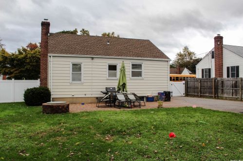 30 Leyden St, Huntington Station NY 11746-1824 exterior