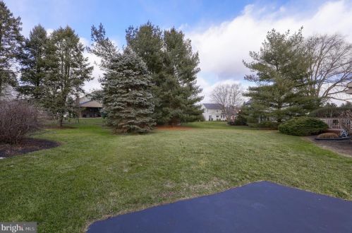 2933 Hearthside Ln, Lancaster PA 17601-1457 exterior