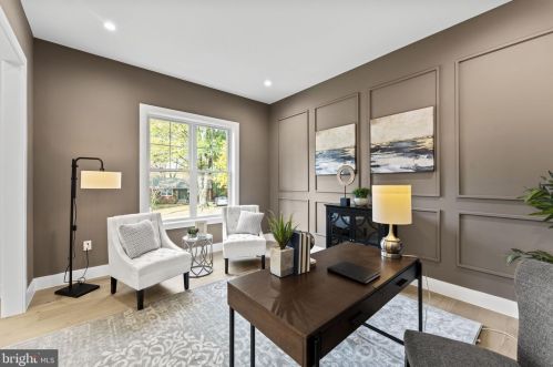 1327 Mayflower Dr, Mc Lean VA 22101-3405 exterior