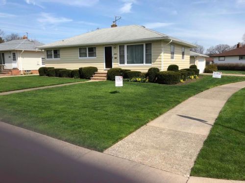 9808 Biddulph Rd, Cleveland OH  44144-3019 exterior