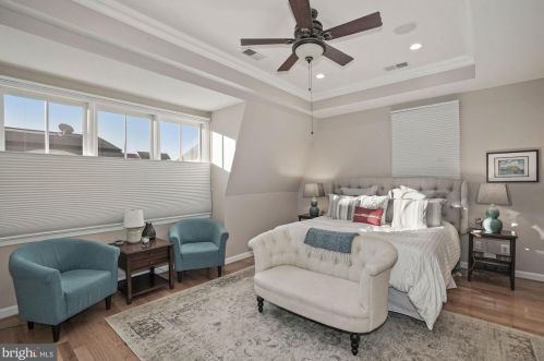 720 Bracey Ln, Alexandria VA  22314-6245 exterior