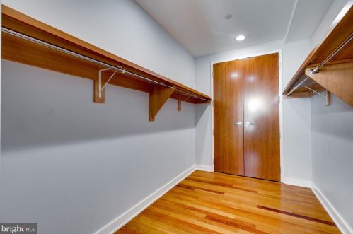 105 12th St, Philadelphia PA  19107-4809 exterior