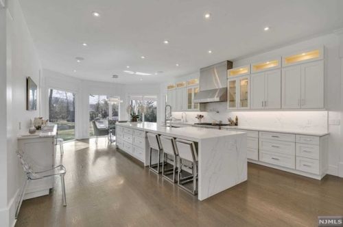 19 Duck Pond Rd, Demarest NJ  07627-2305 exterior