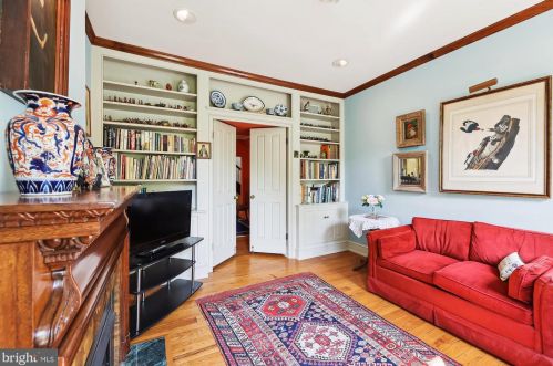 311 5 St, Washington DC 20003-1104 exterior