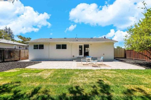 5501 Arizona Dr, Concord CA  94521-4026 exterior