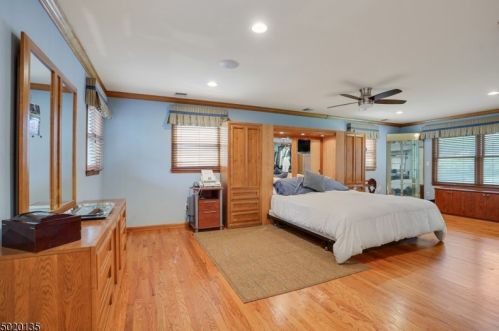 153 Robbins Ave, Berkeley Heights NJ 07922-1209 exterior