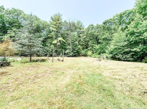 334 Ledge Rd, Killingly CT 06241-1910 exterior