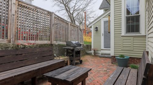 20 Tahanto St, Concord NH 03301-3833 exterior