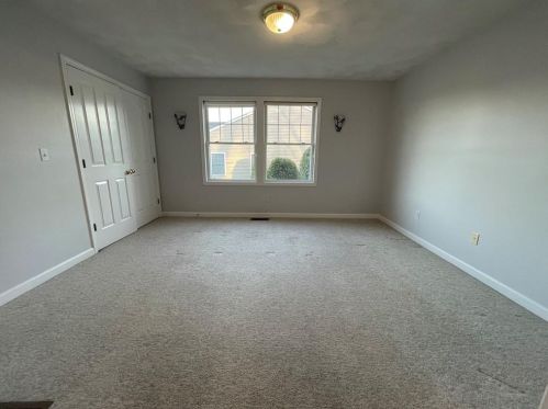 6 Lees Farm Commons Dr, Providence RI 02904-3044 exterior