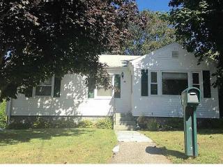46 Perry Ave, Middletown, RI 02842-5913