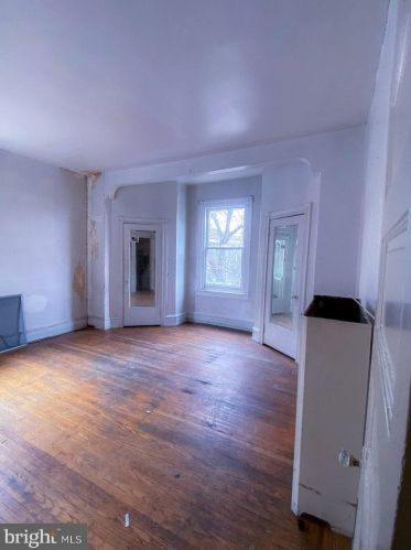 4926 Broad St, Philadelphia, PA 19112-1302